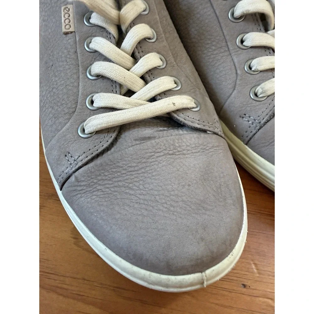 Ecco lace up